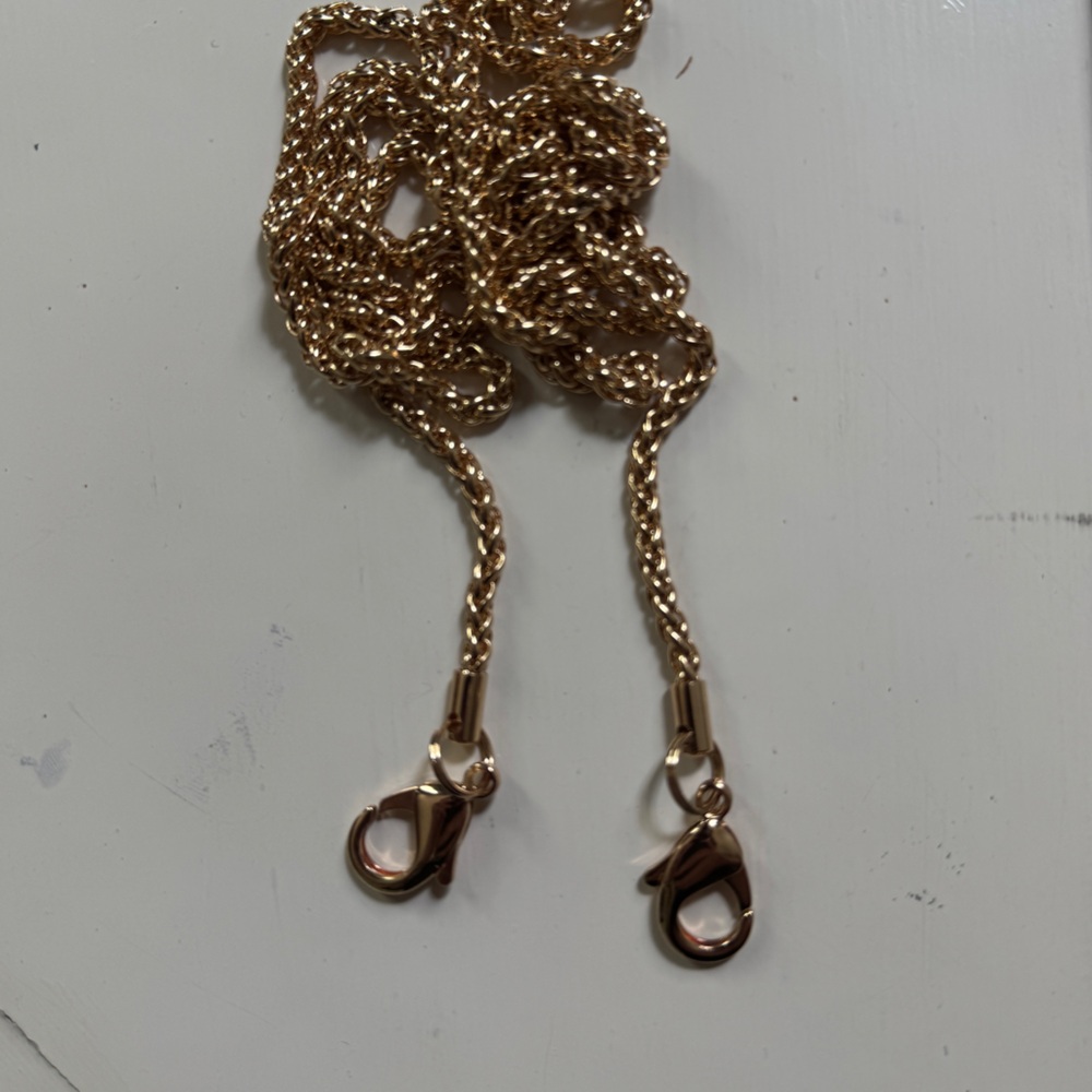 NWOT - Bandolier phone chain